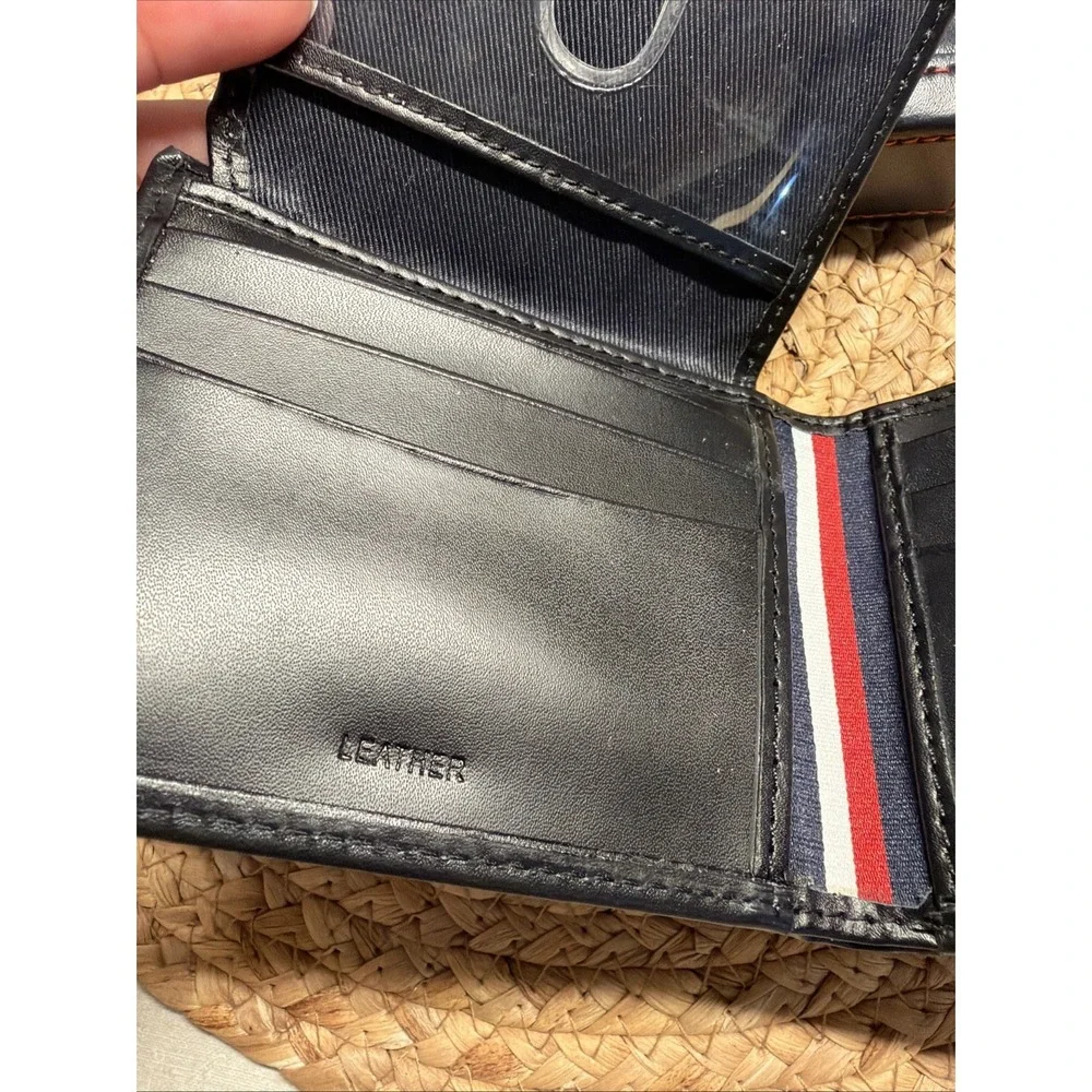 Tommy Hilfiger Men's RFID Protection Leather Wallet Bifold Brown 31HP220033